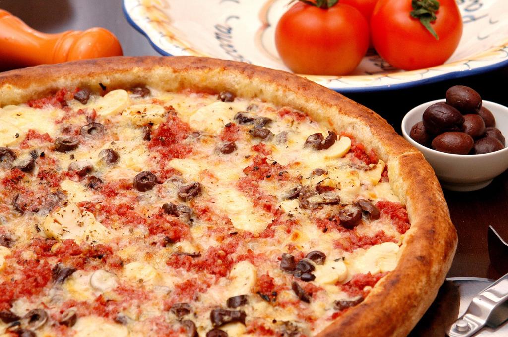 Pizza Família Lima pronta para servir